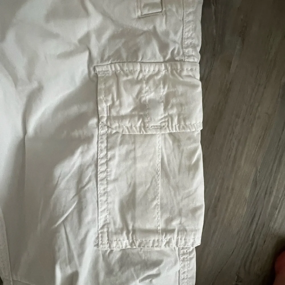 True Religion Women's White Straight Leg Cargo Pants 25/31 - Picture 4 of 9